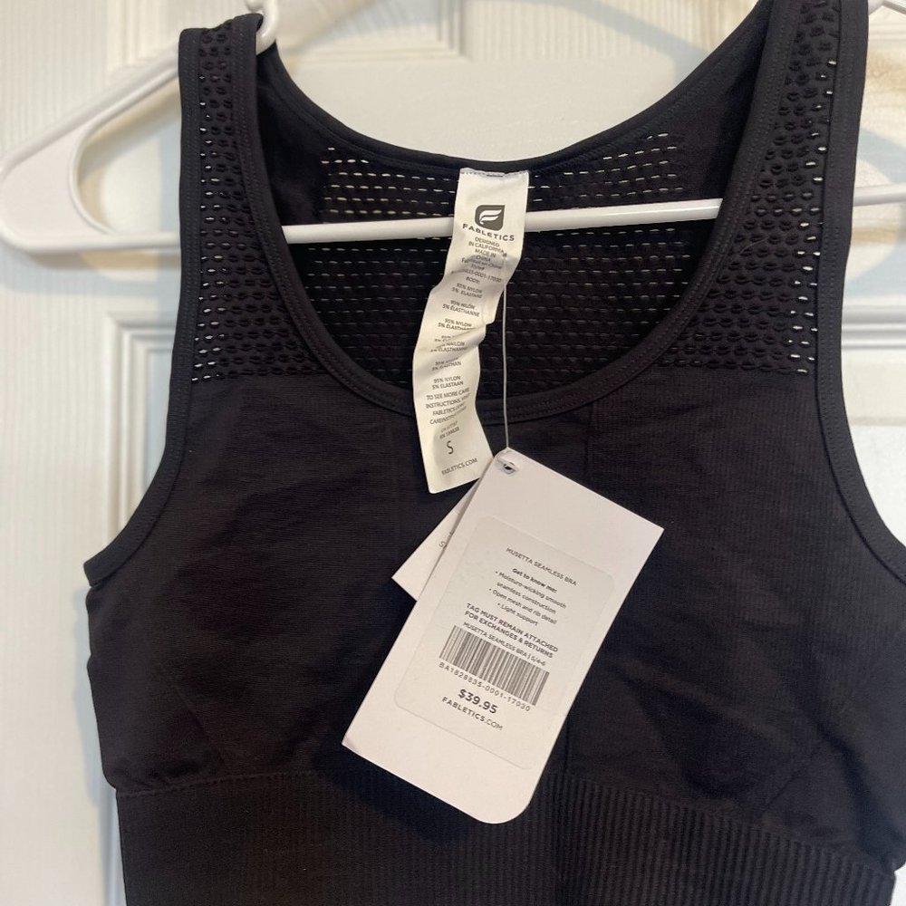 Fabletics- Musetta seamless Sports Bra. Brand New With Tags- Small